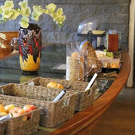 فندق Ora Lakeview Bei Interlaken 3*